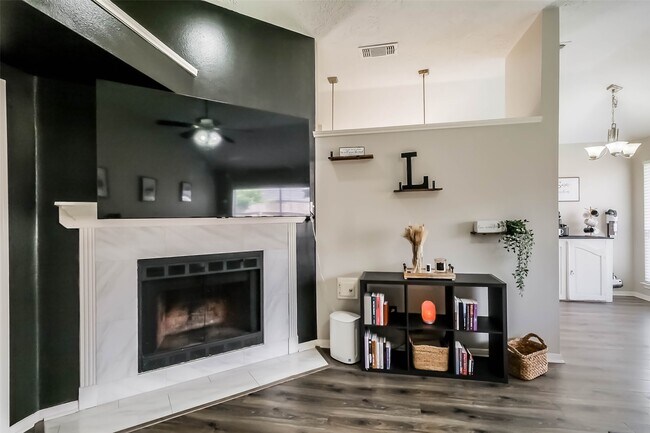 Building Photo - 4311 Duesenberg Ct