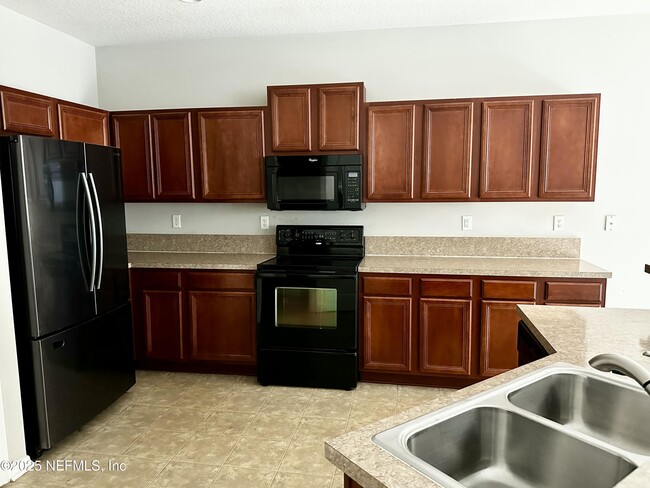 Building Photo - 11751 Silver Hill Dr