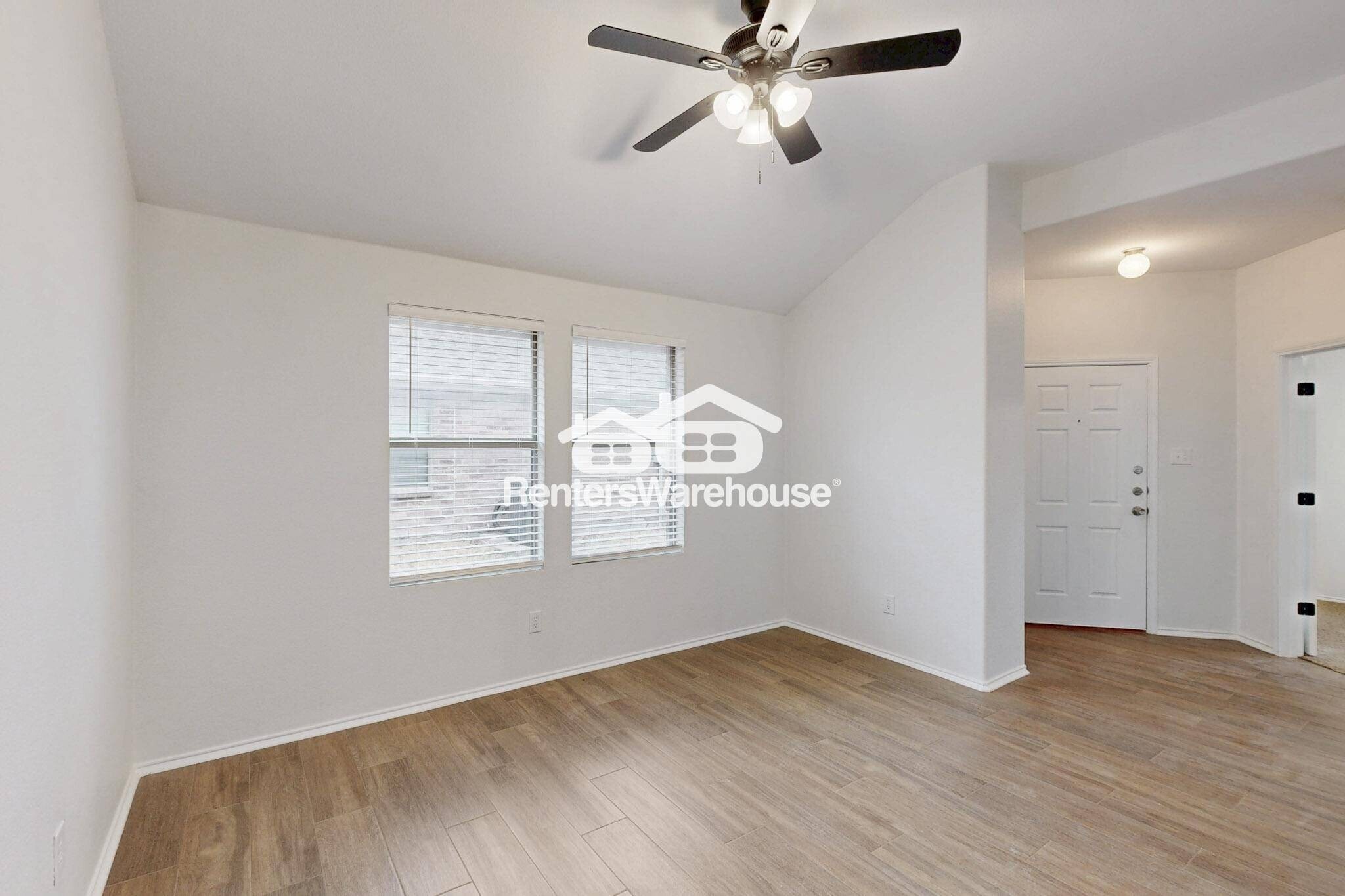 Building Photo - 1096 Oakbrook St