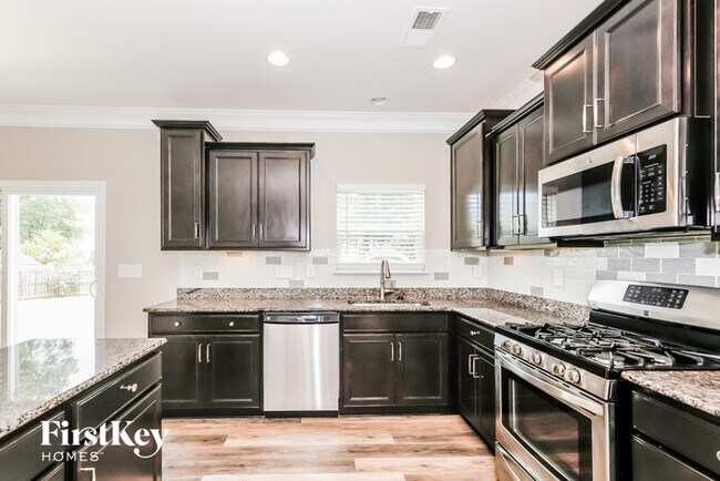 Building Photo - 5511 Fenway Dr