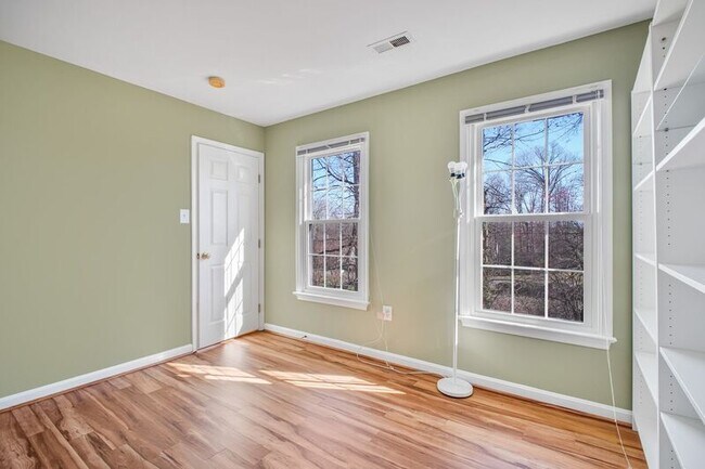 Building Photo - 655 Lancaster St