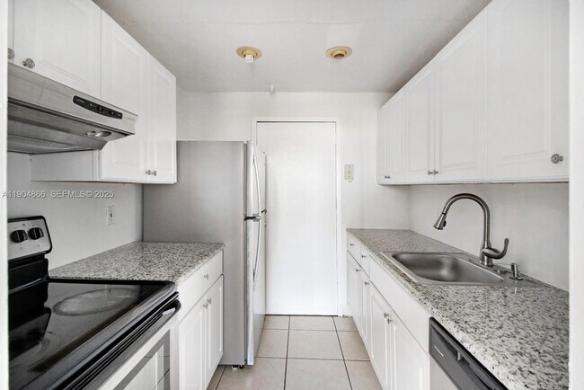 Building Photo - 2350 NE 135th St