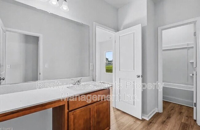 Building Photo - 534 Raspberry Hl Dr