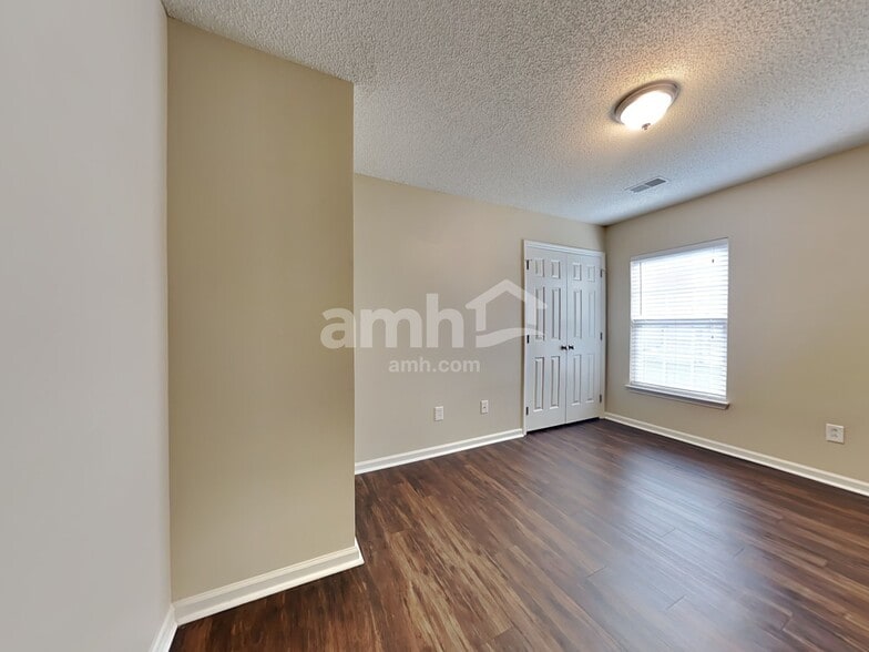 Building Photo - 136 Wildberry Ln