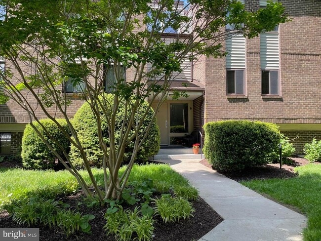 Building Photo - 6 Longstream Ct