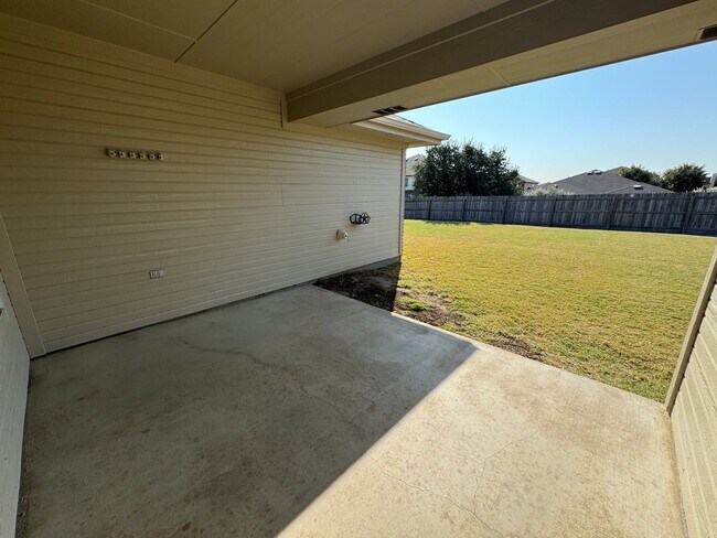 Building Photo - 408 Viola Dr