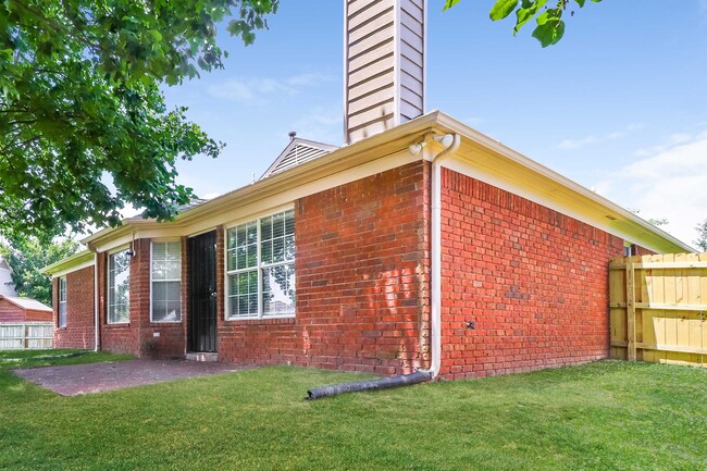 Building Photo - 9191 Fletcher Wood Dr