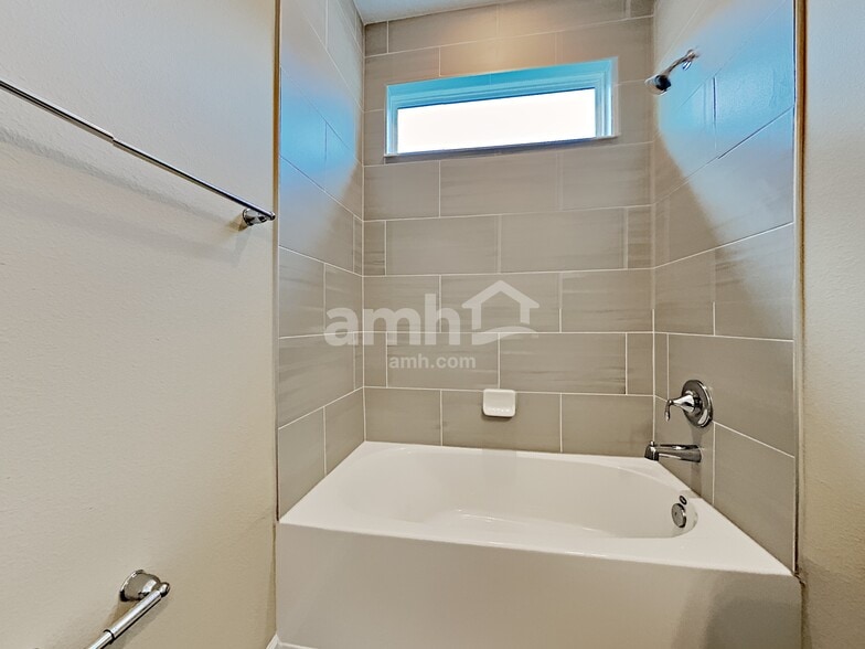 Building Photo - 194 Edge Park Trl