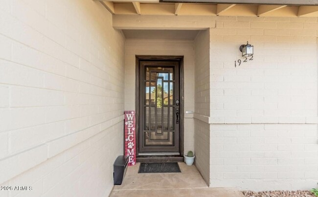 Building Photo - 1922 E Laguna Dr