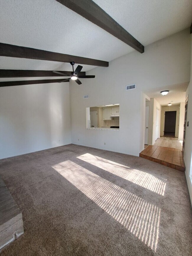 Building Photo - 4593 N Emerson Ave