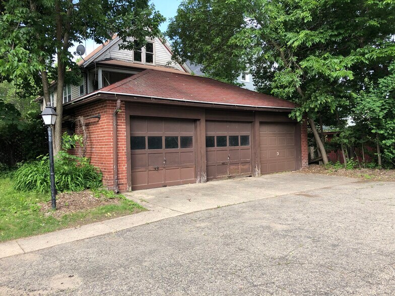 Building Photo - 908 E Dayton St