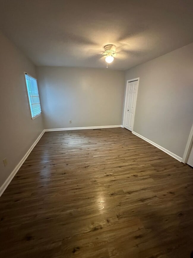 Building Photo - Super Duplex on Meridian Dr W.