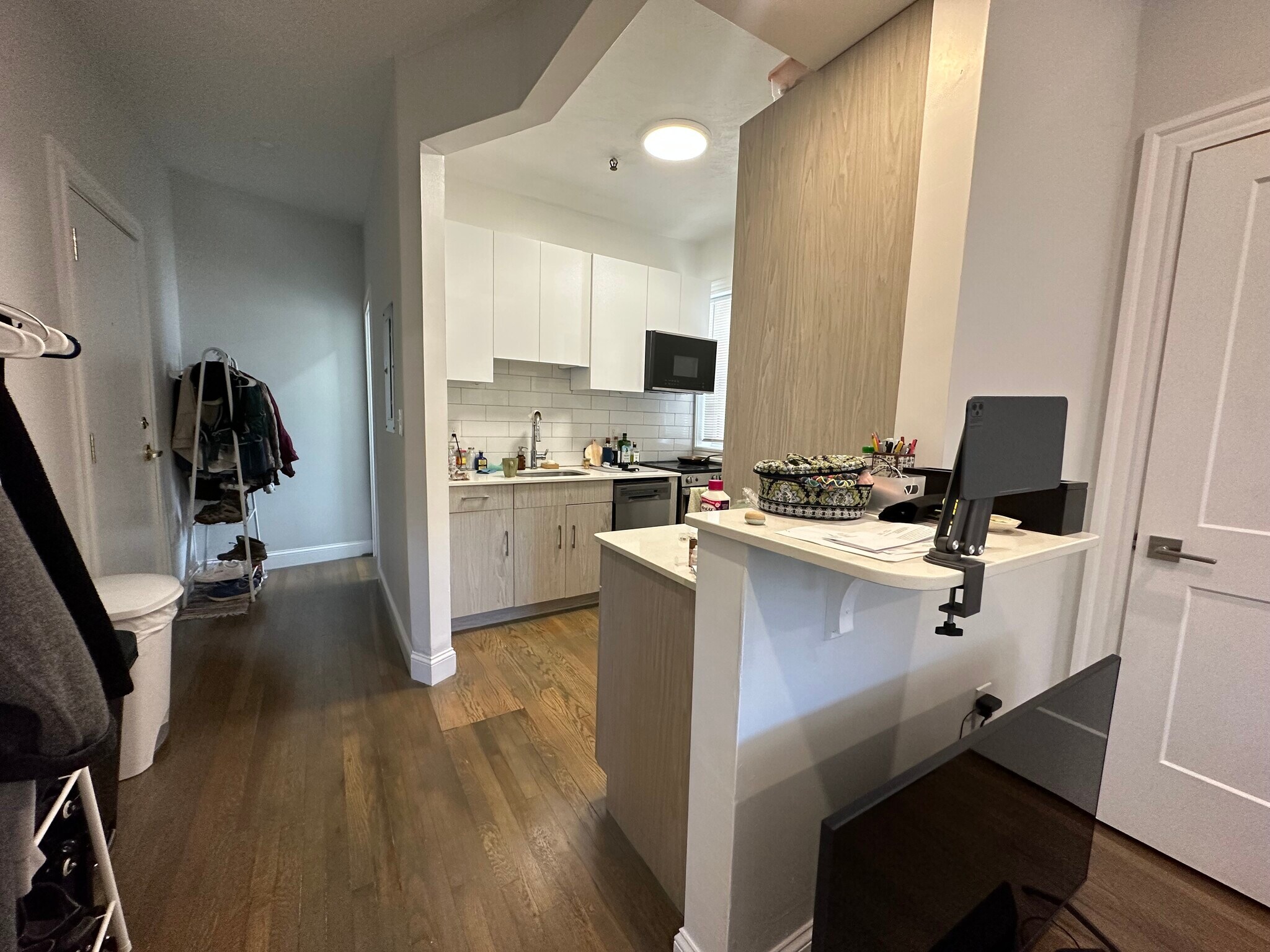 Building Photo - 65 Park Dr