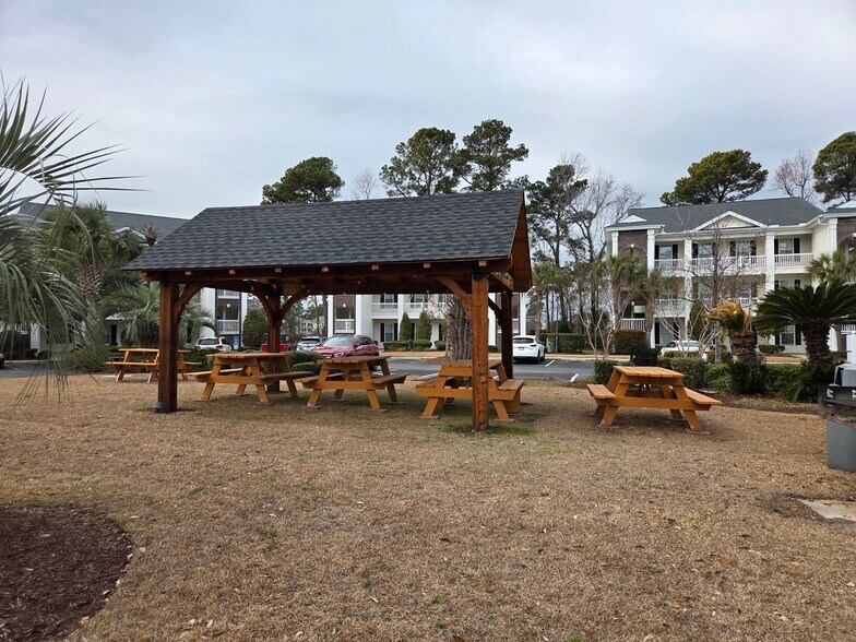 Building Photo - 1258 River Oaks Dr