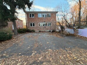 Building Photo - 14 Cornwall Ln