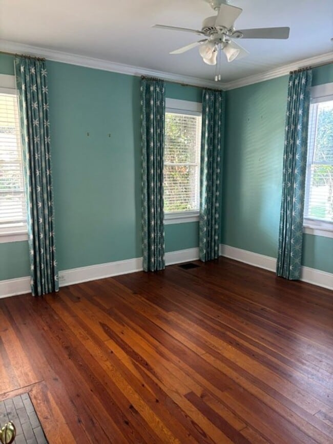 Building Photo - Craftsman style bungalow on the Hill. Reno...