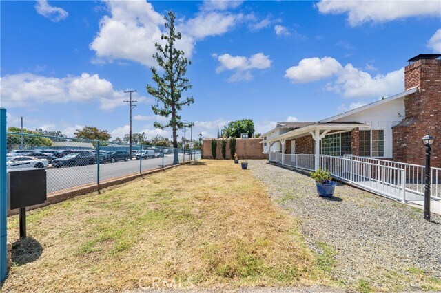 Building Photo - 1345 S Jellick Ave