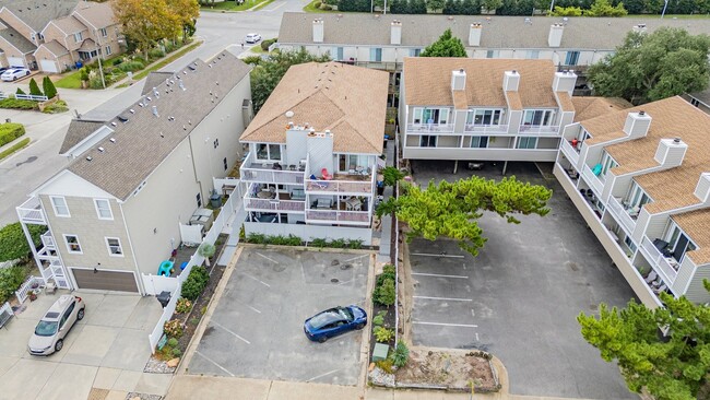 Building Photo - 3203 Page Ave