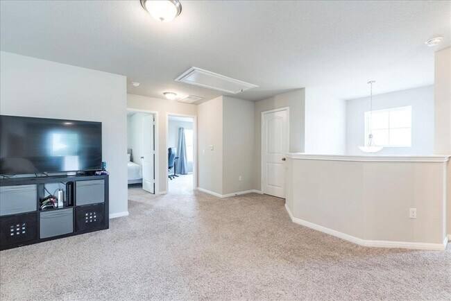 Building Photo - 125 Groesbeck Ln
