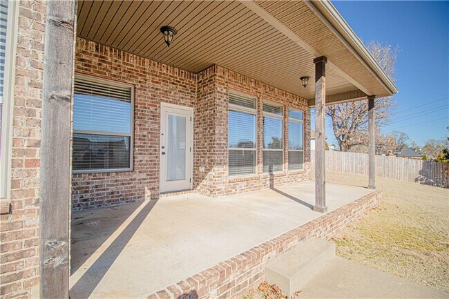 Building Photo - 5503 SW Lavender Ln