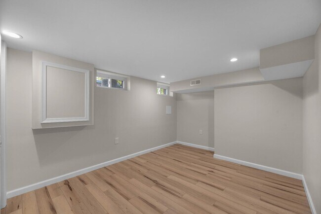 Building Photo - 121 N Patterson Park Ave
