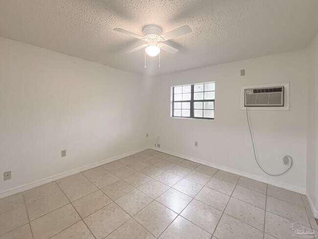 Building Photo - 5771 Coronada Blvd