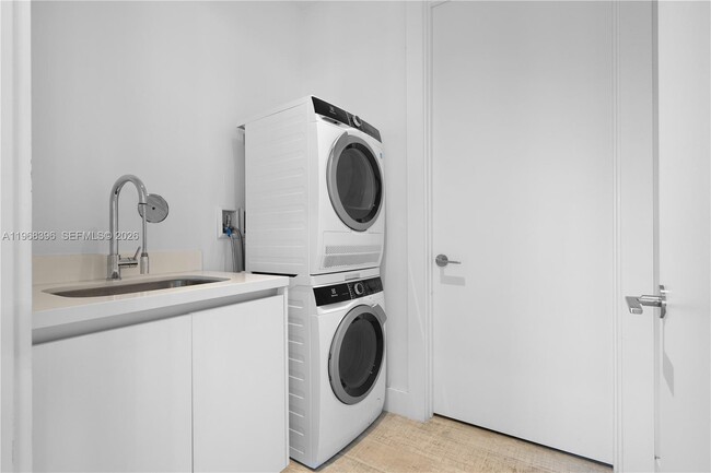 Building Photo - 102 24th St