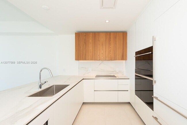 Building Photo - 1400 Biscayne Blvd