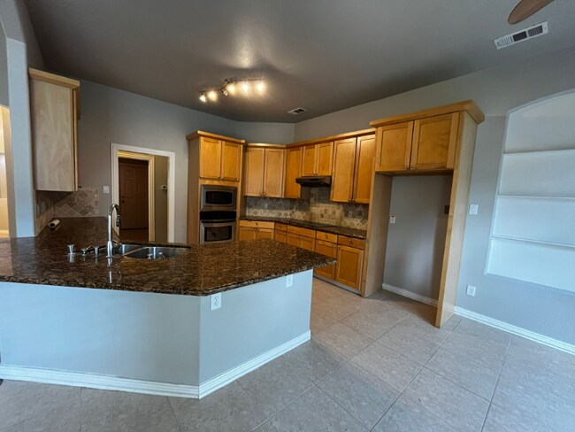 Building Photo - 1011 Drake Dr
