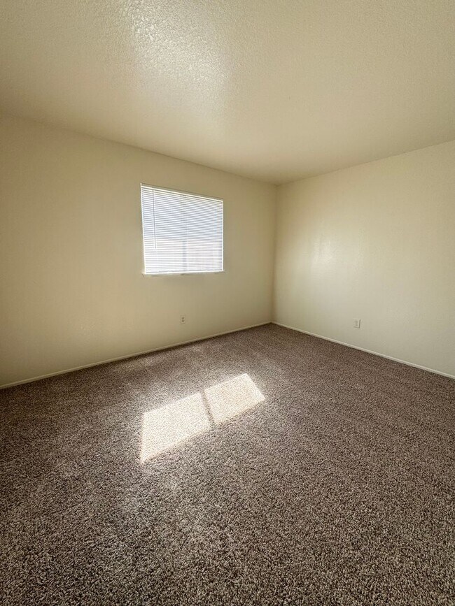 Building Photo - MA348