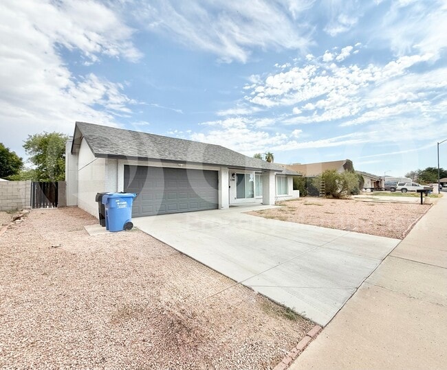Building Photo - 1744 W Mohawk Ln