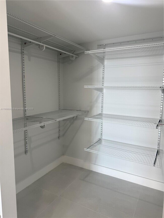 Building Photo - 3675 N Country Club Dr