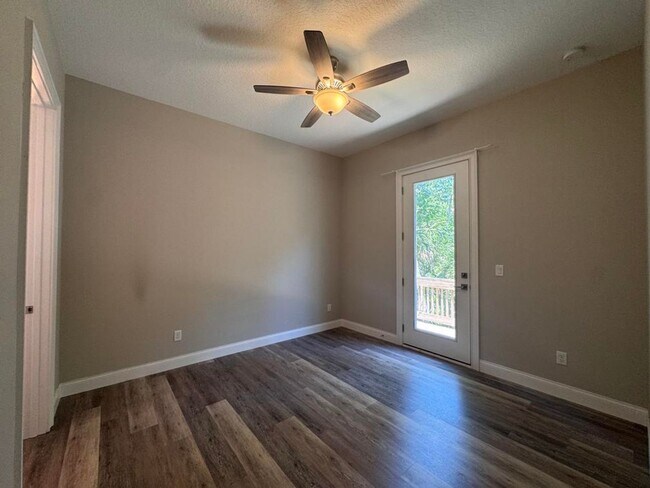 Building Photo - 4 Bedroom in Tomoka View
