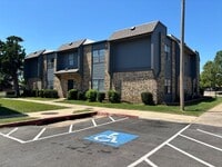 Building Photo - 1-bed, 1-bath apartment with washer and dryer provided