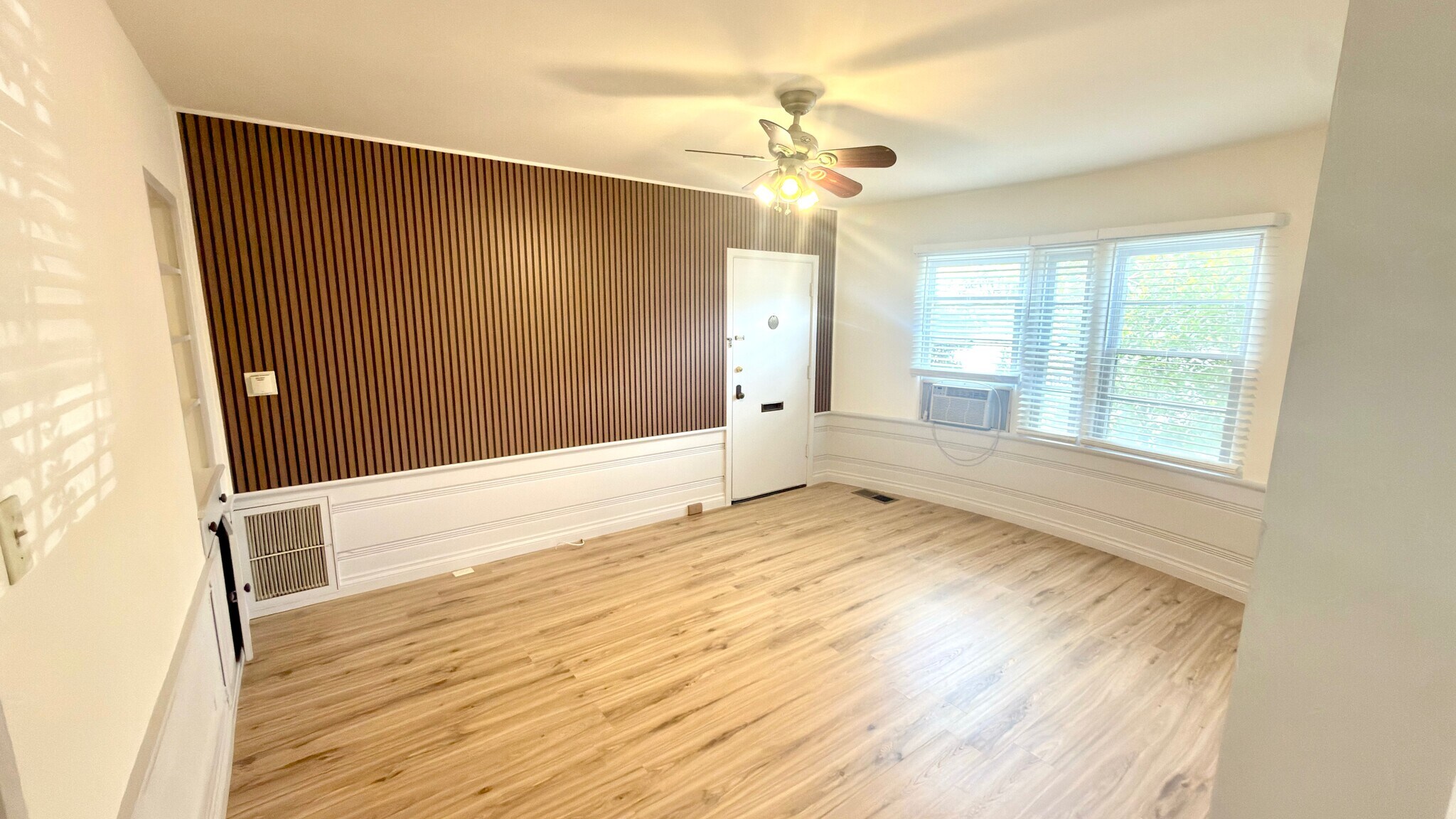 Building Photo - 1700 Don Carlos Ave