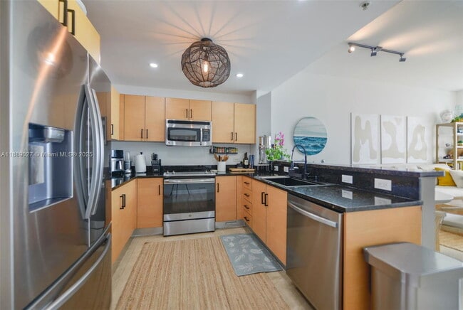 Building Photo - 725 NE 22nd St