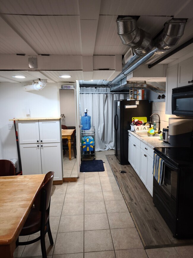 Building Photo - 1062 W 300 N