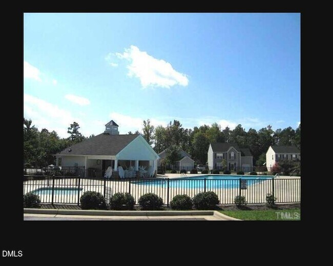 Building Photo - 553 Writers Way