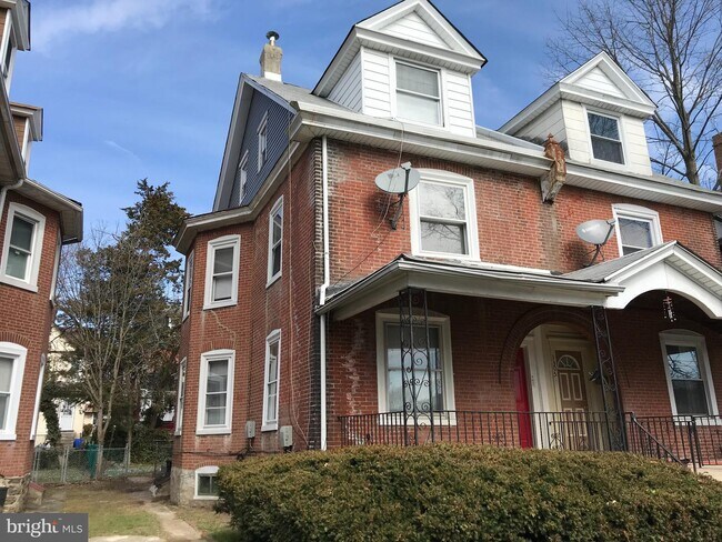 Building Photo - 1337 71st Ave