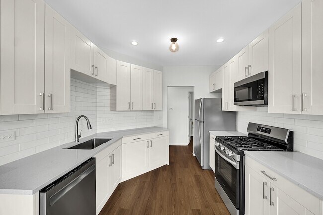 Building Photo - 2325 Summerlin Dr