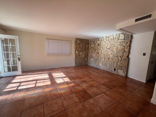 Building Photo - PRIVATE 3 bed/3 bath HOME + LARGE BONUS ROOM. NO OTHER UNITS ON PROPERTY.