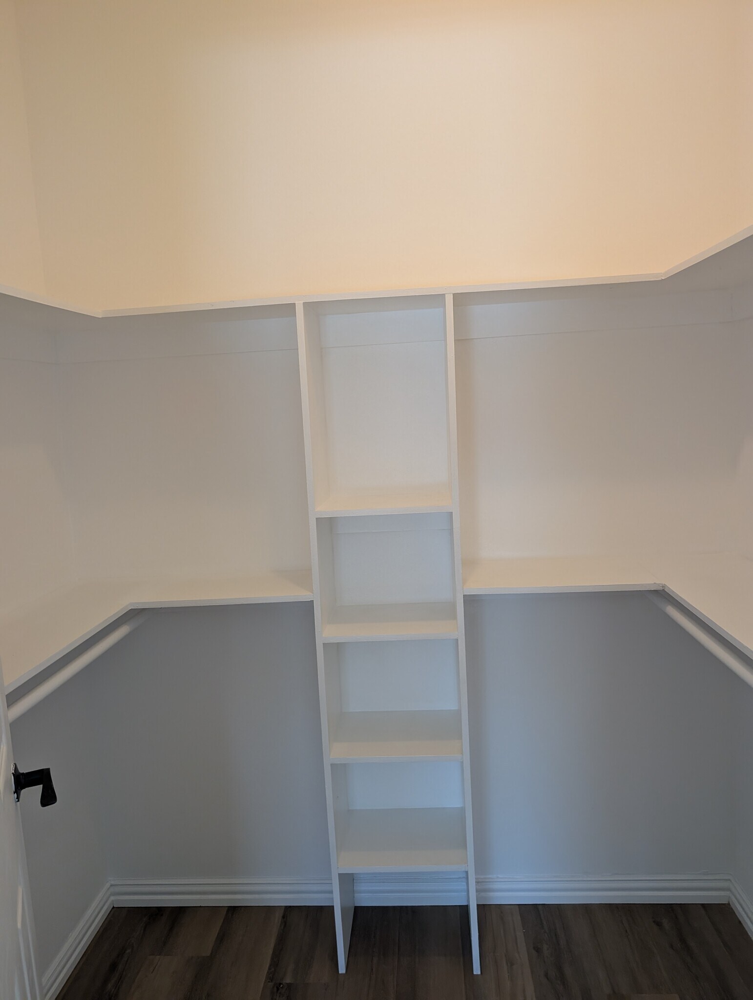 Building Photo - 1028 E Houston St