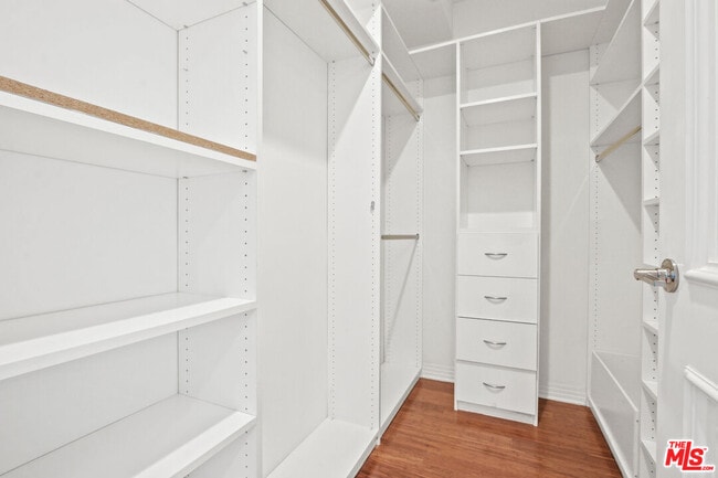 Building Photo - 819 S Holt Ave