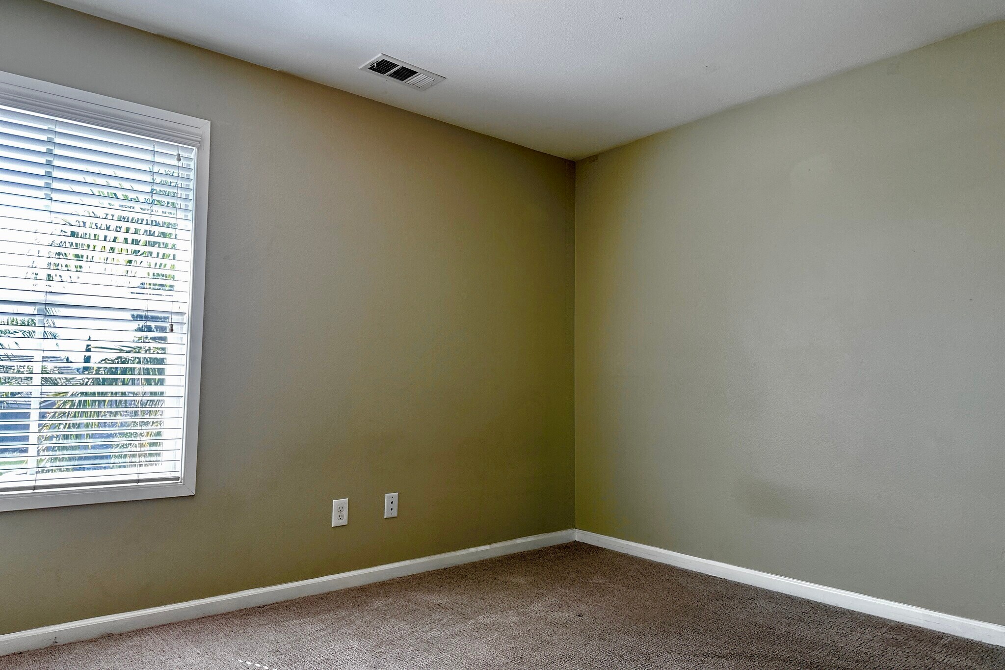 Building Photo - 16628 Atlas Ln