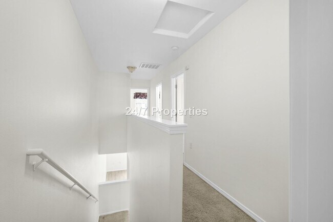 Building Photo - Enticing 3 Bed 1.5 Bath home in NE Salem!