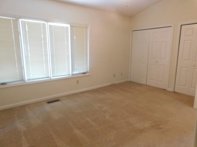 Building Photo - 1802 Sherbrooke Cir
