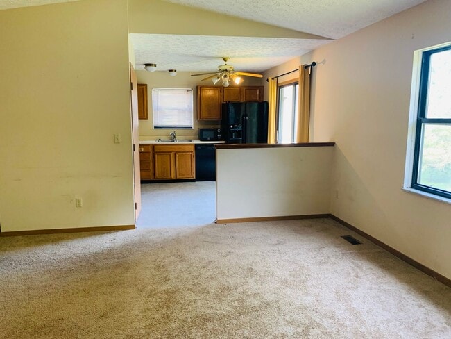 Building Photo - 3 BR 2.5 BA with attached 2-car garage - Gahanna Schools