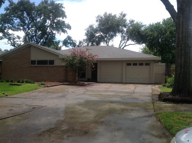 Building Photo - 7427 Tanager St