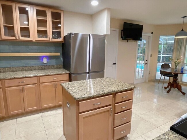 Building Photo - 4489 Oak View Dr