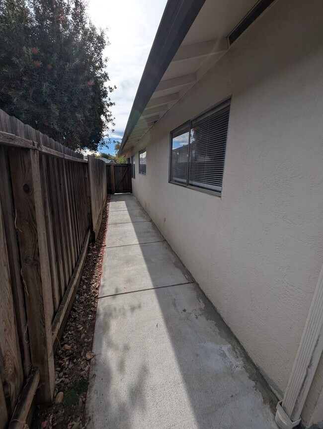 Building Photo - 4647 E Rishell Ct